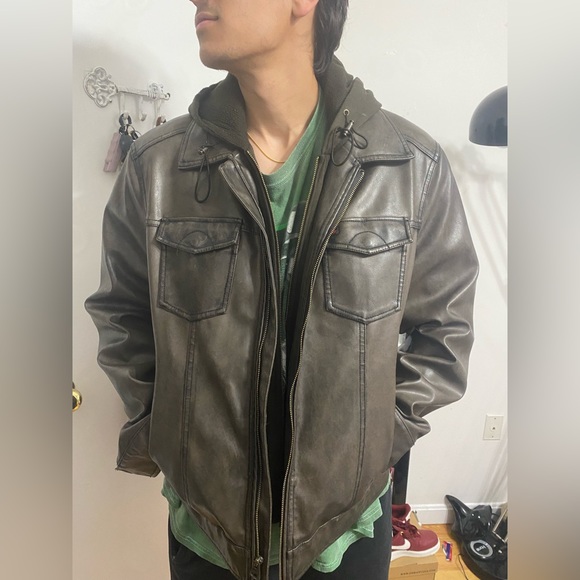 Vintage, LEVI’S, brown, distressed, leather jacket, with sherpa interior. - Picture 1 of 11